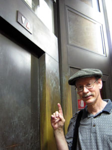 Bob and Elevator